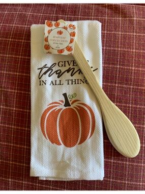 🛍️NWT Harvest Collection Pumpkin Tea Towel & Wooden Spoon Set - Spring Sale🌸